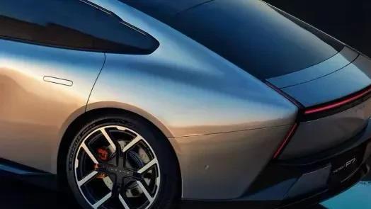 小鹏P7迎换代，韩国设计师加盟，这是要把Model 3拉下神坛？