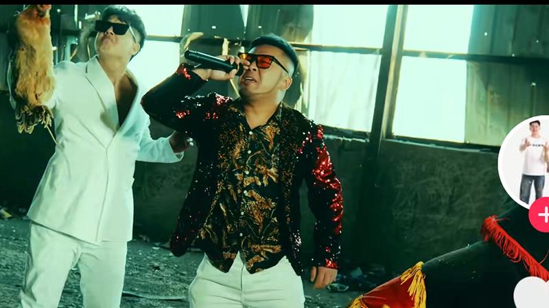 杨坤又头疼了，四川芬达否认侮辱丑化他，称表演风格会持续