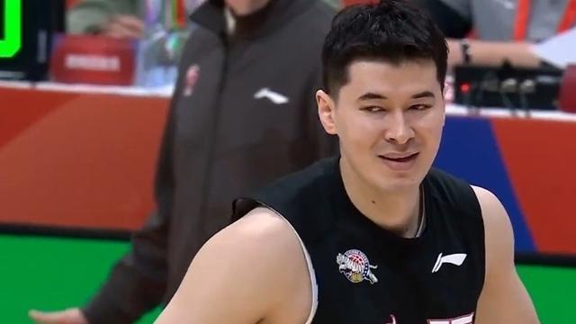 双输！李炎哲无缘男篮出征名单新疆俱乐部杯决赛无中锋阵容遭打爆