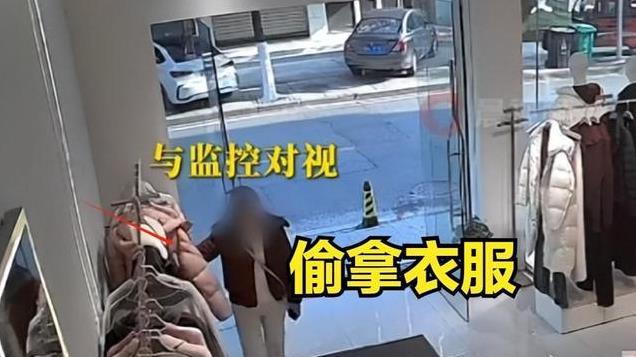 女子顺走羽绒服后续：嫌疑人已找到，同事爆其人品，平时就顺东西