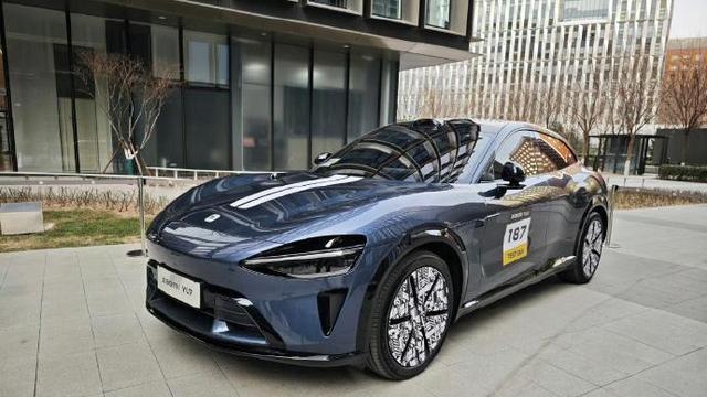 新车预计2026年上市，或将提供6座版本，小米全新SUV谍照曝光