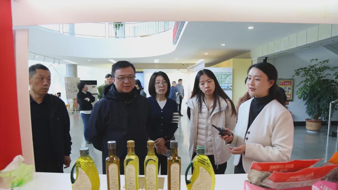 中国农科院现代农业规划编制畜禽水产组到华英公司参观调研