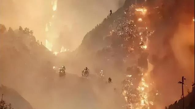 同样山火肆虐，美国 “摆烂” VS 中国力量