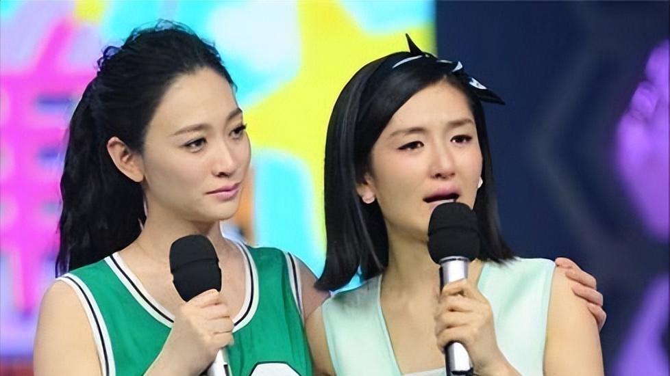 从相互取暖到拒绝去李小冉的婚礼，原来谢娜对她早就有先见之明