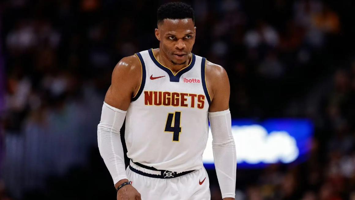 拿360万底薪！砍49+18+16！7年辗转7队的漂泊老将，如今再攀巅峰