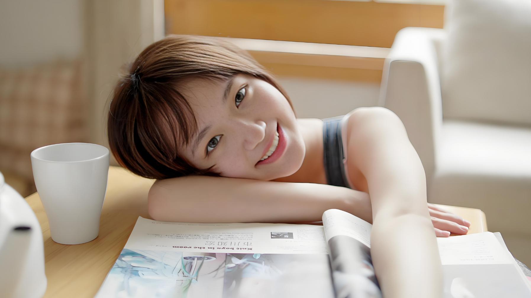 女人在你面前有这3个小动作，说明内心已经接受你了，看看她有吗