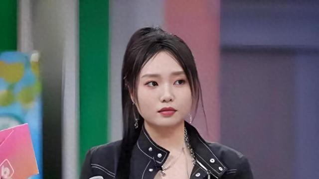 李雪琴陷学历争议，同学晒成绩辟谣，游泳证疑点待回应