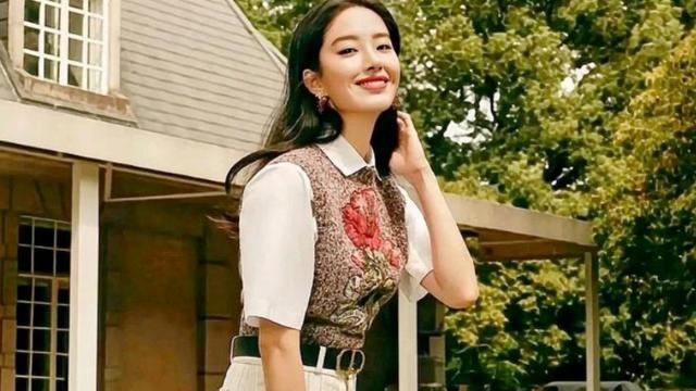 被称为“小刘亦菲”，出道即巅峰，如今33岁晒怀孕健身视频官宣当妈