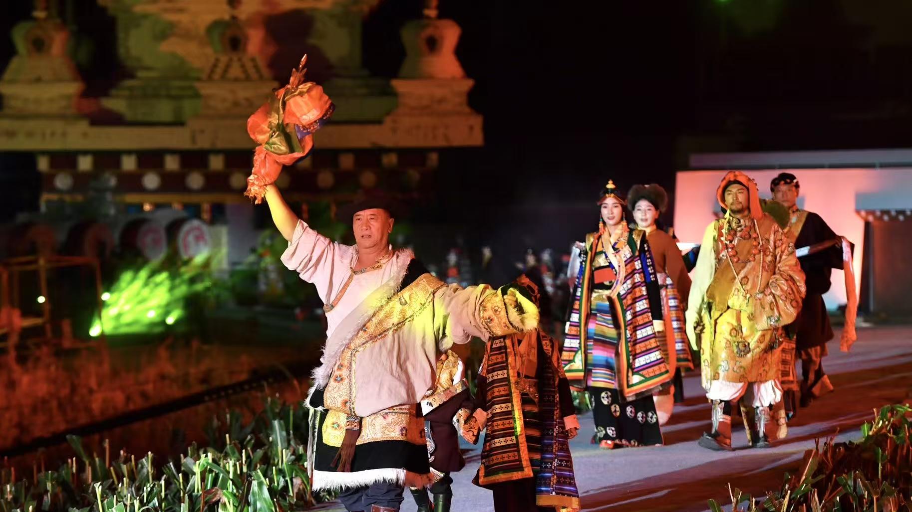 千年非遗在田园T台绽放，演绎民族文化的生命宣言