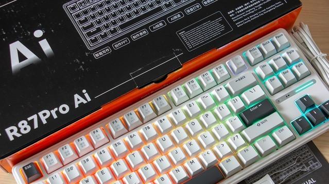 键盘也玩AI？四模RK R87Pro AI客制化机械键盘，性能提升不止一点点