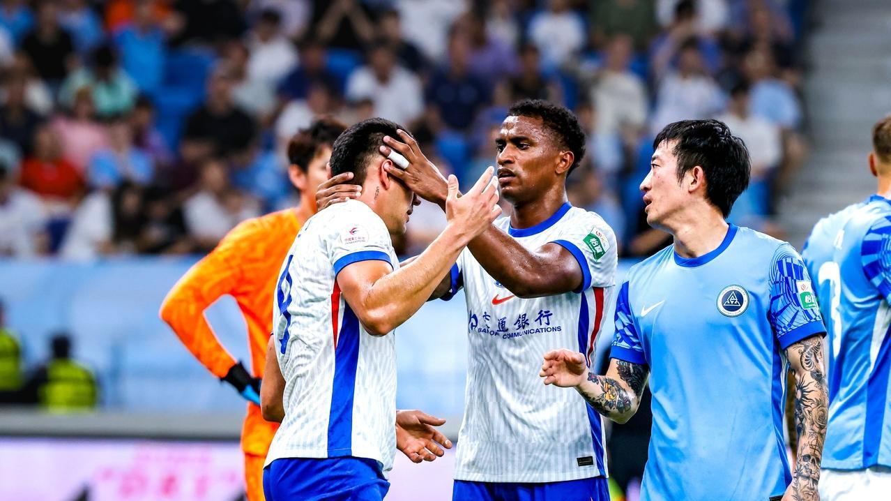 中超乱了！申花官宣：11球6助前锋重伤，缺席4个月，恐退出争冠