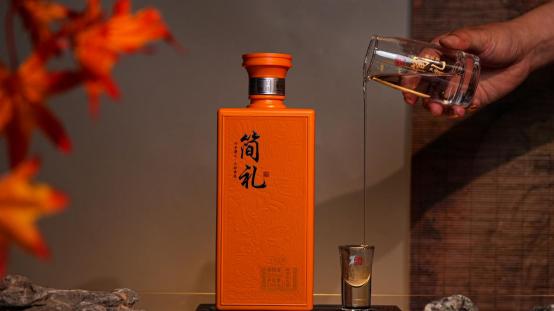 无简礼不成席丨品酒以庆，祝酒以礼，重要时刻喝简礼