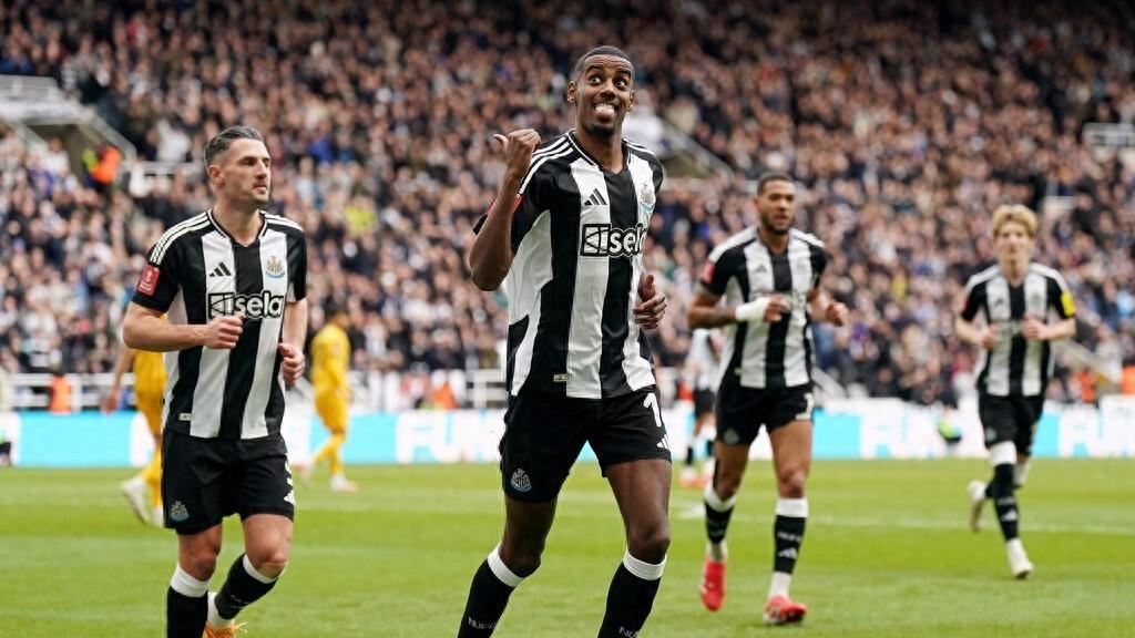 31场22球！伊萨克点球建功，破足总杯球荒，获赞英超最佳中锋