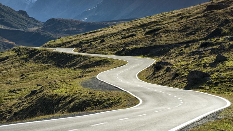 征服山路十八弯，这些驾驶秘籍你必须知道！