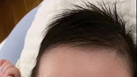 球球儿子正面曝光，不像姥爷赵本山，和爸爸螳螂公子同模样