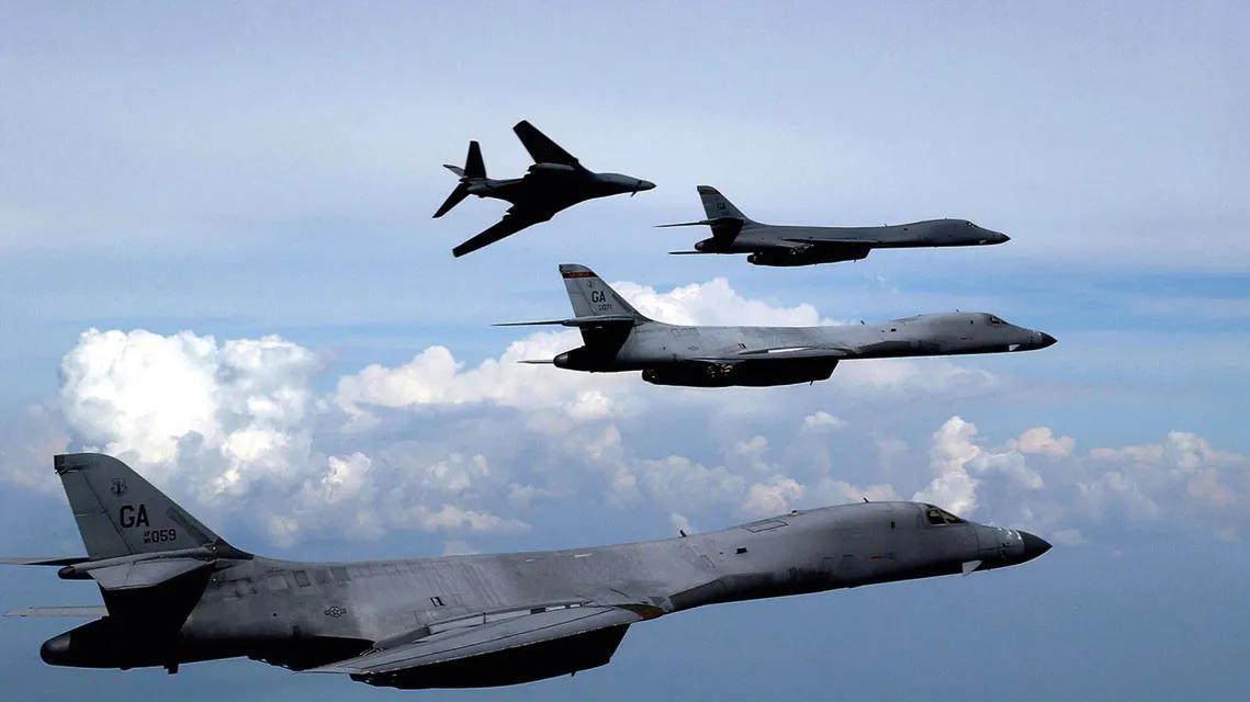 双航母、B-1B、关税战：美国对华战略的步步紧逼与险恶图谋
