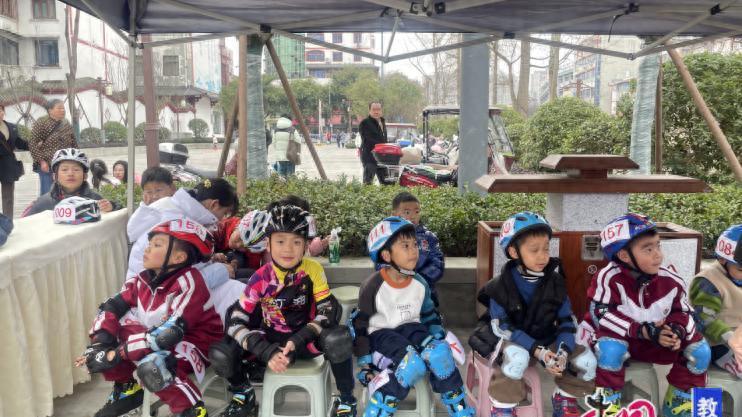 江油市花园小学在市青少年武术锦标赛、轮滑锦标赛中创佳绩