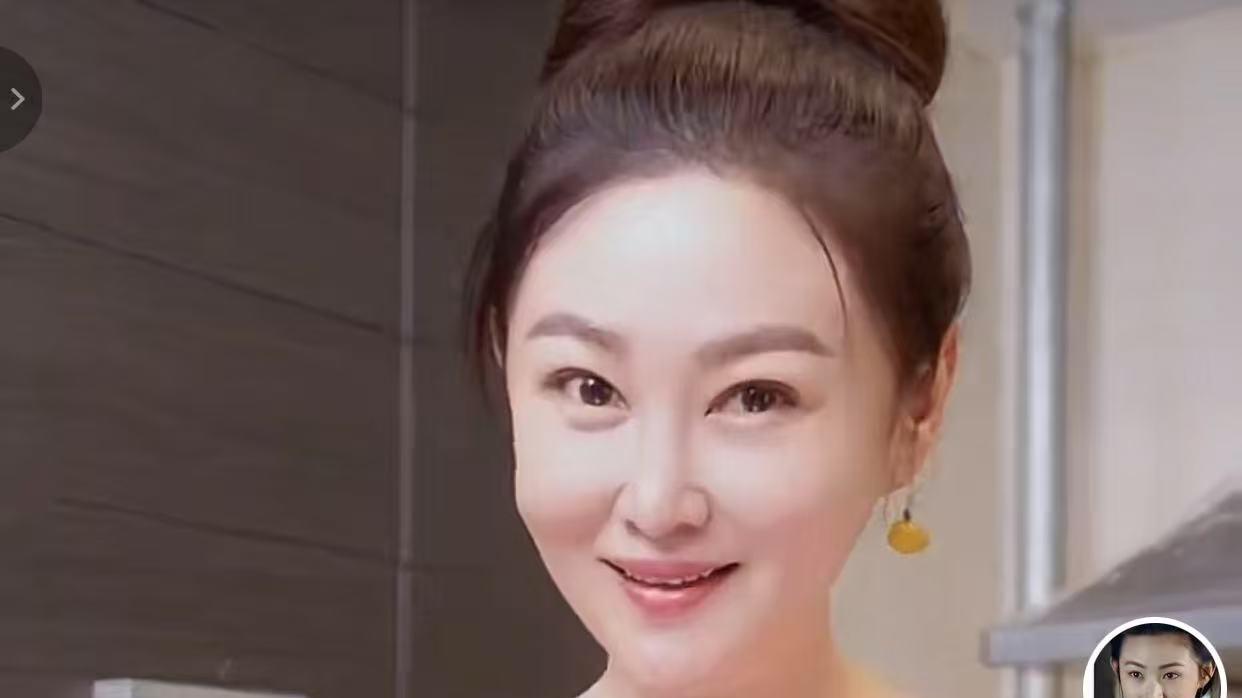 55岁王思懿罕见现身，容貌大变身材发福，网友直呼认不出