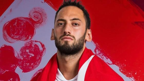 恰尔汗奥卢预计今天恢复合练，有望随队出战费耶诺德