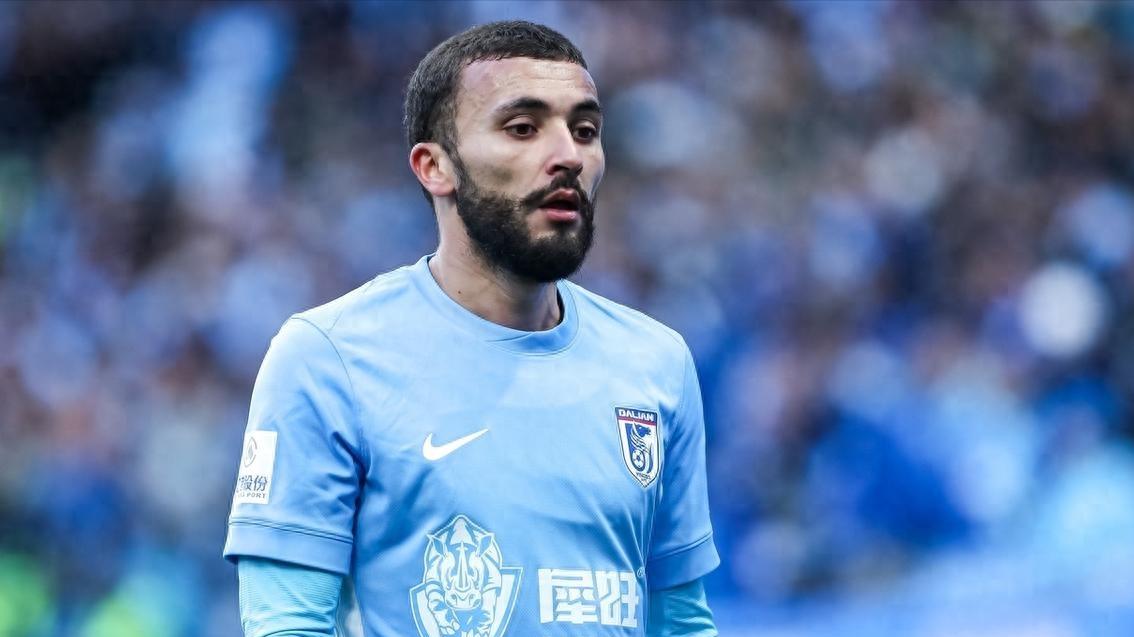 大连英博2-0战胜长春亚泰，中超第3轮胜利