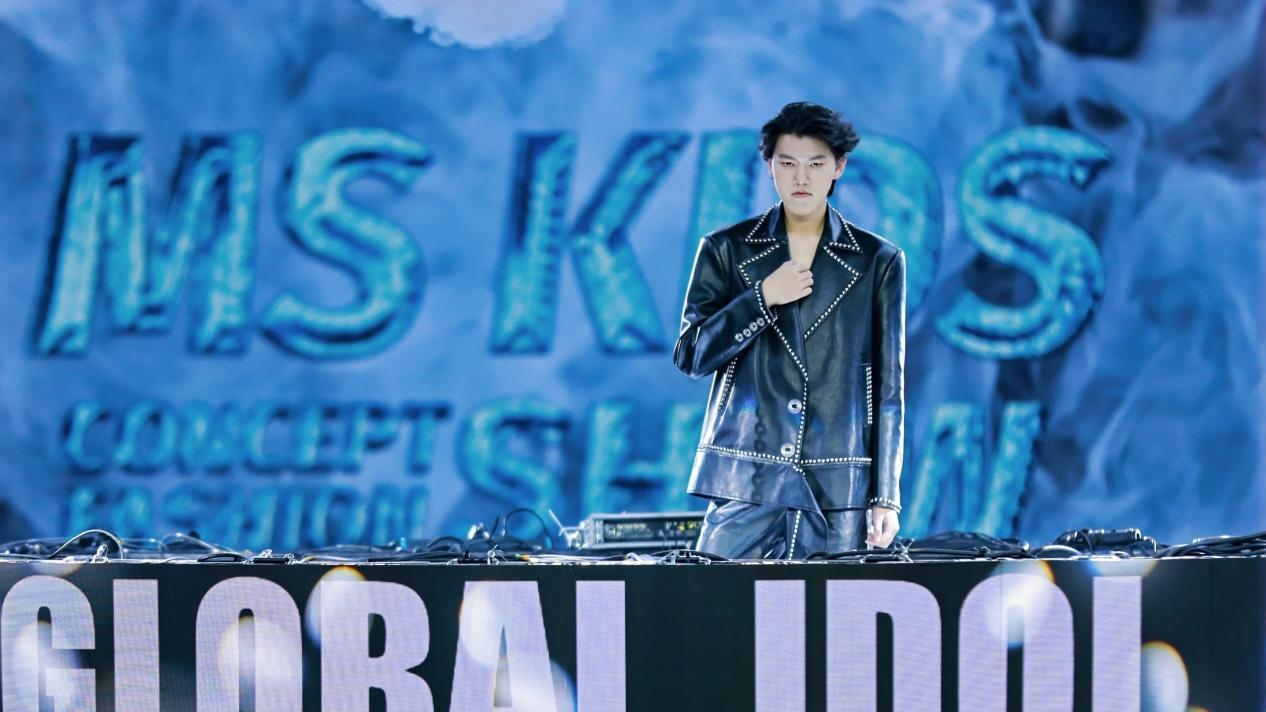 葛凤懿闪耀第五季全球偶像总决赛 多元造型与匠心舞美共谱风采