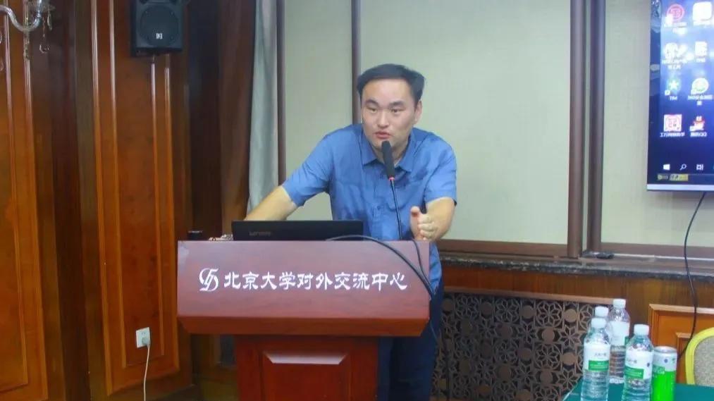 45岁北大副教授闻新宇去世，学生透露细节：他冬天穿短袖上课也汗透