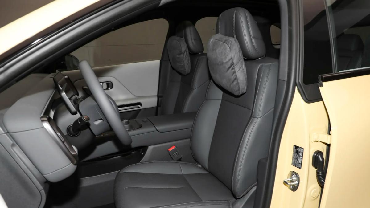 ​9.28万起售的零跑Lafa5不用推沟里了？5款配置怎么选合适？