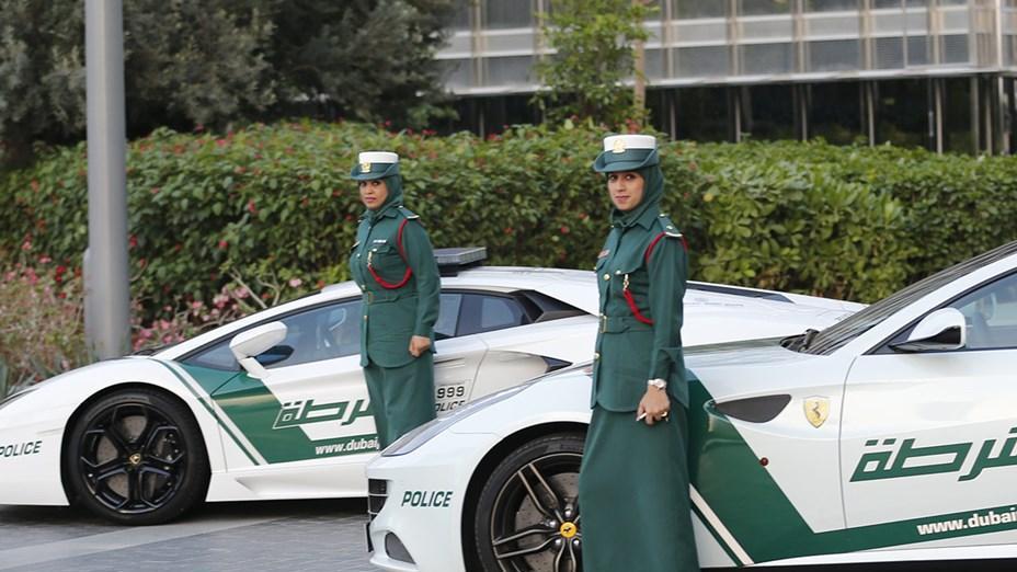 迪拜警方的新款 Lotus Emeya 成为世界上最具逮捕力的警车之一