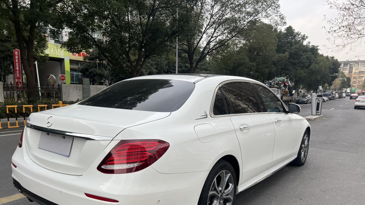 24万圆你E级梦，2020款奔驰E300L，6.6万公里，运动与时尚兼得！