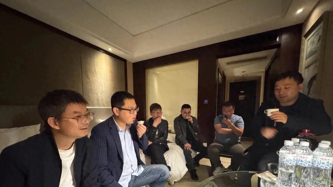 宿迁之夜：科技自媒体七贤激辩茶道