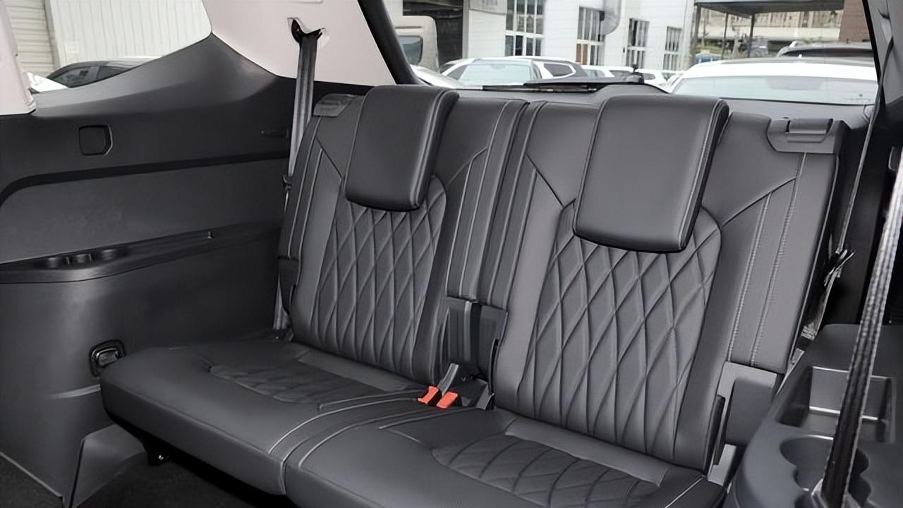 大众途昂造型稳重，车身逼近两米，却有三大设计缺陷令人不满！