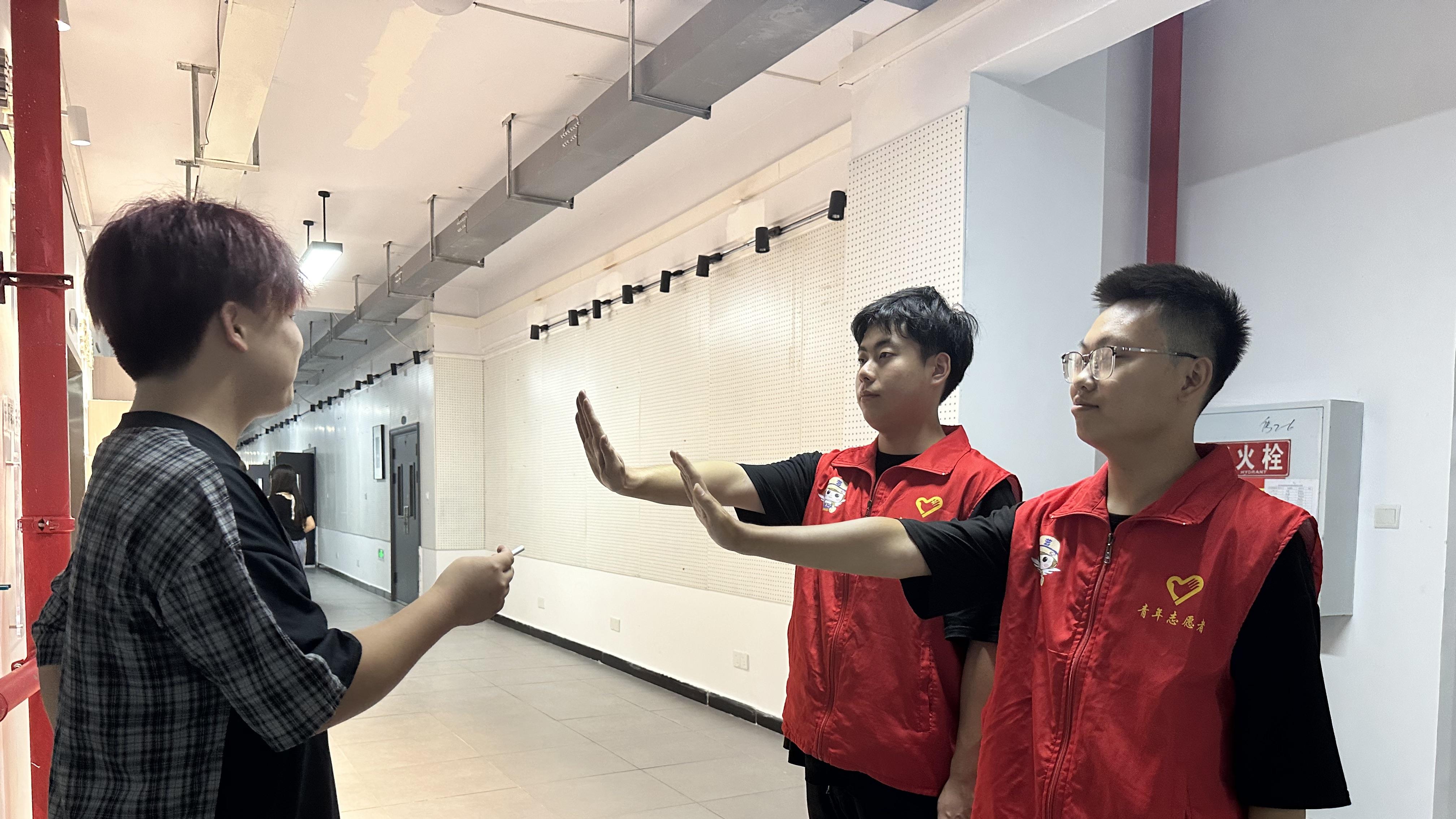 巡楼查烟迹，护校净无烟  ——记“禁烟控烟”志愿服务专项支队第38期禁烟控烟巡楼活动