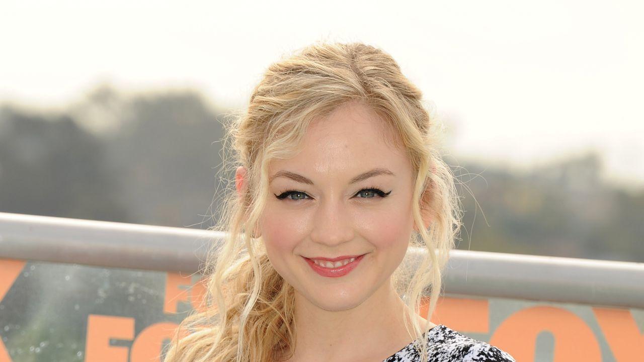 艾米莉·金妮（emily kinney）