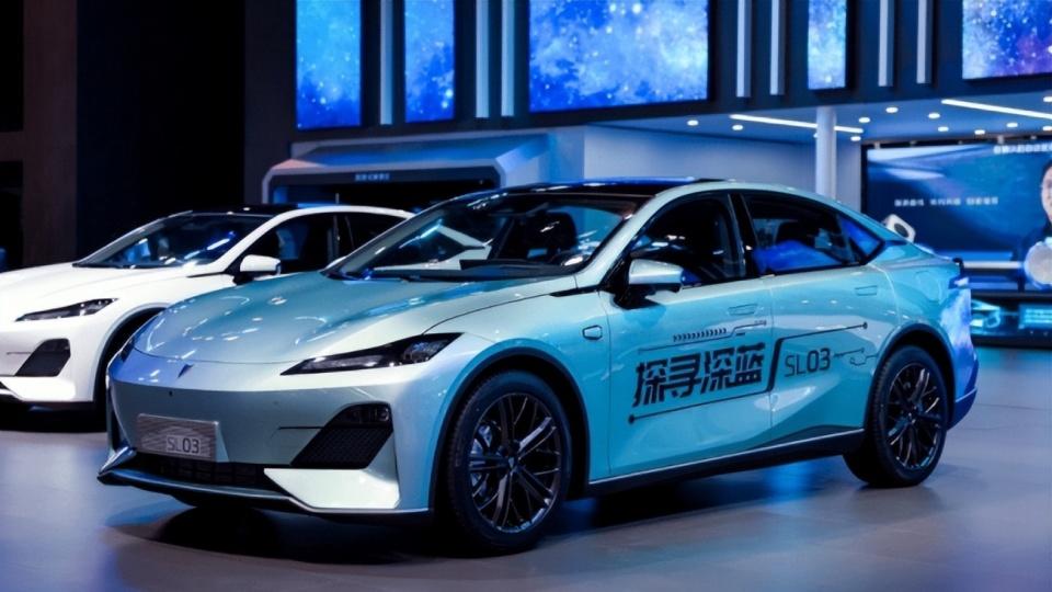 ?媲美A7，续航超1200km，从17.19万降到8.39万，剑指比亚迪