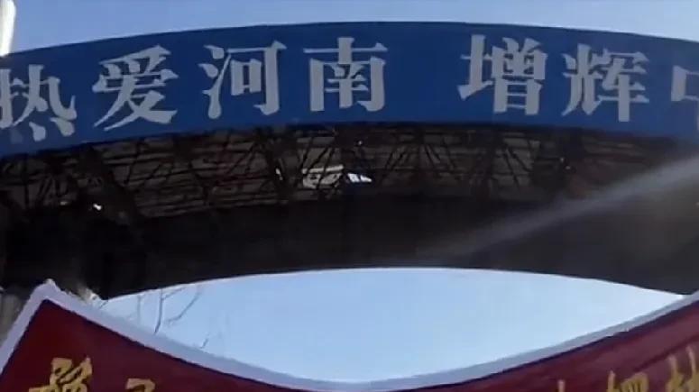 东天山骆驼队于12月25日上午11时走进了河南大地！