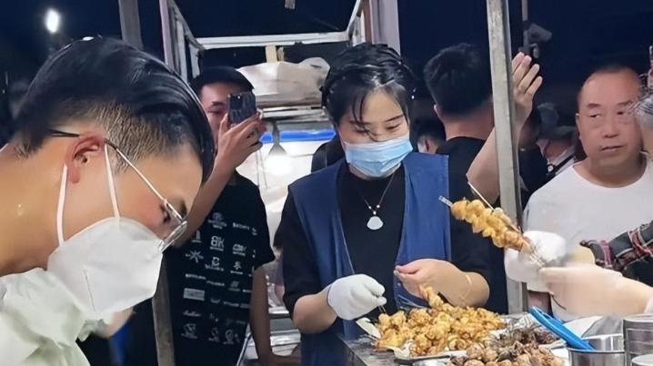 草根逆袭成千万网红，流量反噬跌入低谷，未来路在何方？