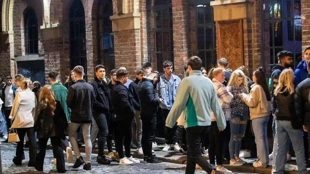 公开接受艾滋病检测！英国首相创G7集团记录，国内已有超10万患者