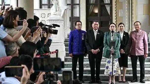 泰国总理被停职，中方不到一小时作出回应，一句话很有人情味儿