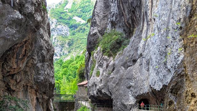 山西长治灵空山旅游全攻略：探秘太行深处的"北方小黄山"