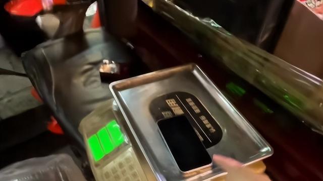 大理游客买瓜遇鬼秤后续：170克称出340克，商家称是当地习俗