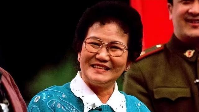 赵丽蓉的姐姐：丈夫把女人带回家气她，被公公欺负，儿子6岁夭折