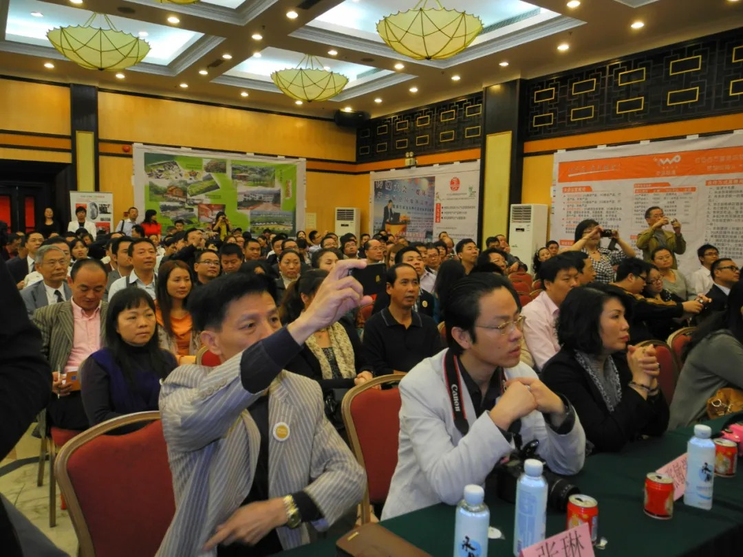 世人多困于 “看见才做” 的迷局，多一事无成。破“见” 而后 “动”：从戴欣明 “动能合一” 看人生