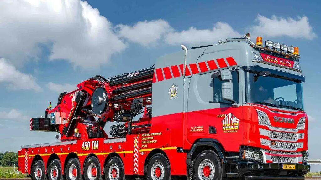 七轴14×4底盘！搭载660匹V8发动机，这台斯堪尼亚R 660 XT起重机不一般！