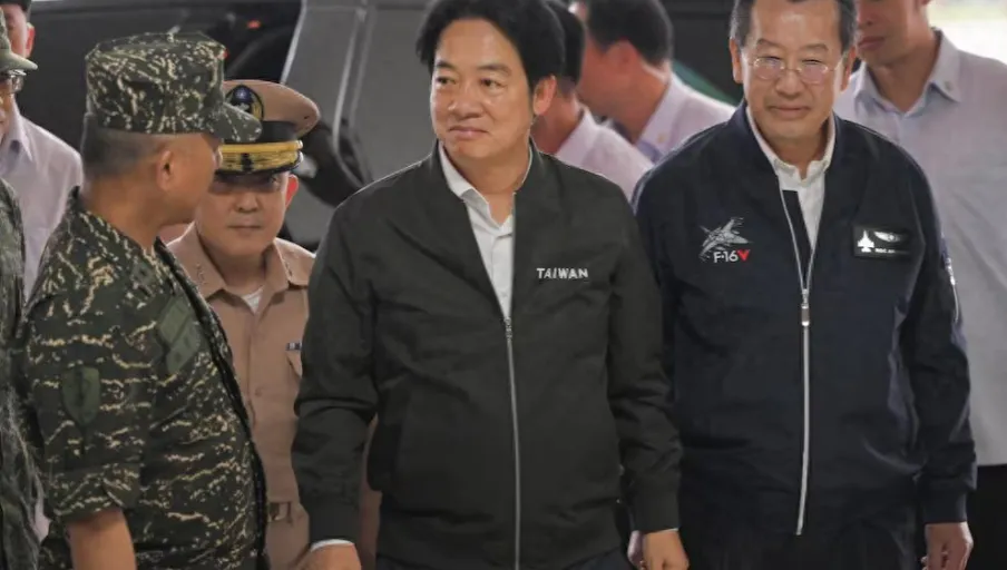 想把台湾推向“战火”？赖清德对台军身份大摸底，大陆开始重拳出击