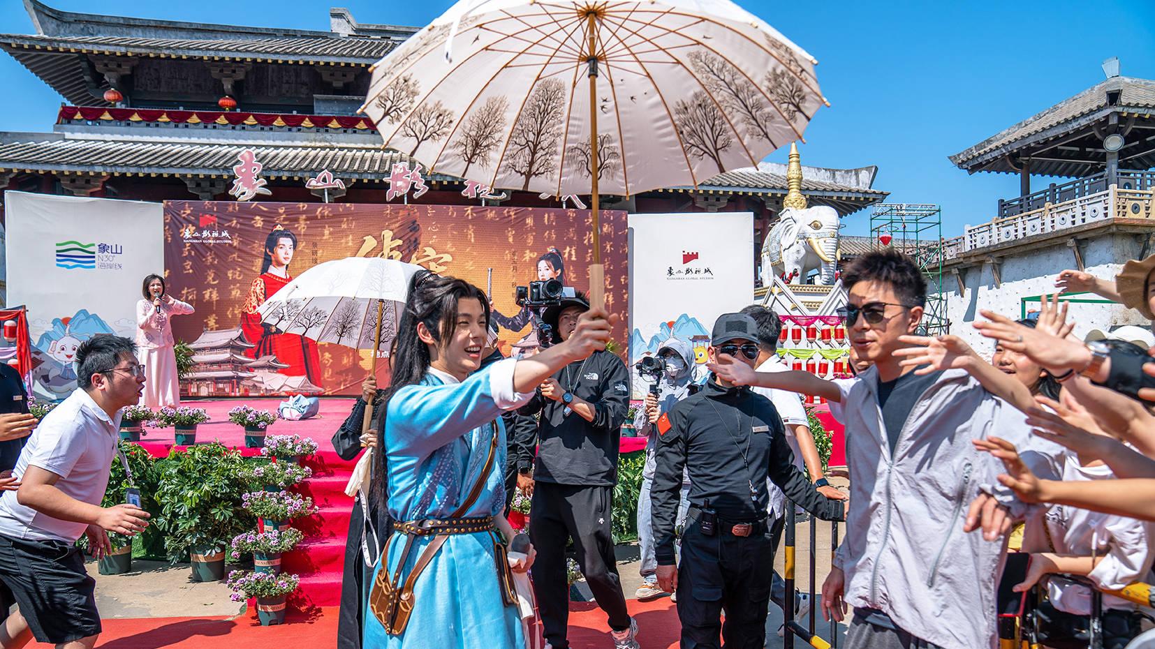 热播剧《无忧渡》取景地，成五一顶流打卡地，数万人挤爆象山影视城