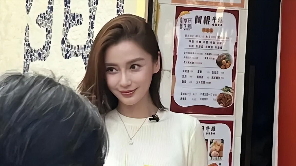 ​李心月突然说杨颖出轨黄晓明 结果自己人品被网友扒了 公众号还被举报了