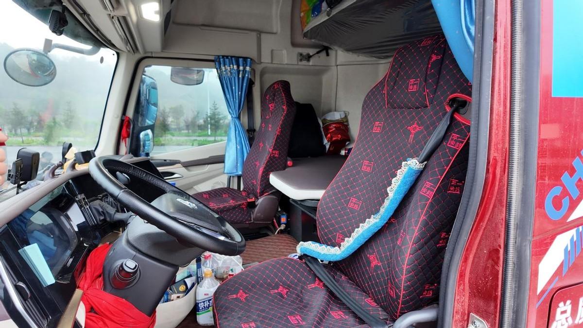 国四置换至高省11万！乘龙HK LNG牵引车干线运输创富好帮手