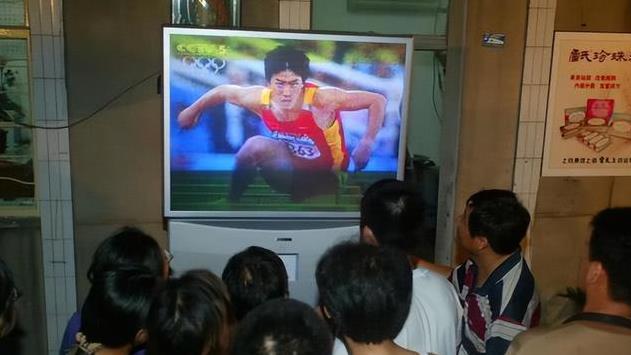 40岁刘翔身价10亿，退役7年“吃喝玩乐”躺平，二婚六年无儿无女