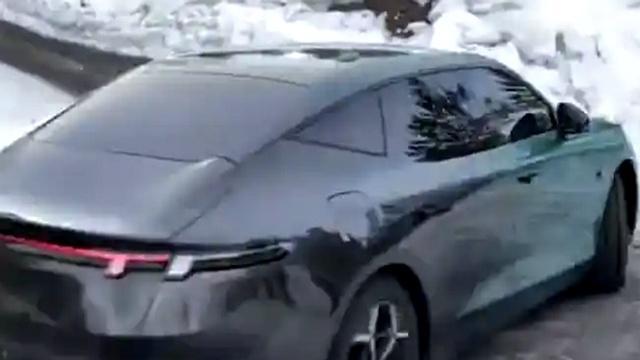 领克10 EM-P雪地狂飙！这性能，比肩百万豪车？