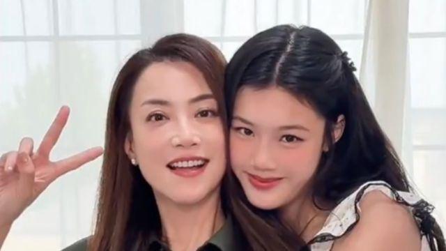 霍汶希首次晒女儿合照，14岁Hanni五官精致，知情人透露生父身份